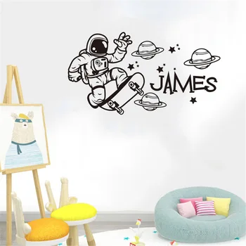 Desene animate Personalizate Numele Astronaut Skateboard Planetă, Stea de Perete Autocolant Pentru Băiatul Camera pentru Copii Spațiu a Astronauților de Skate Perete Decal Vinil ph528